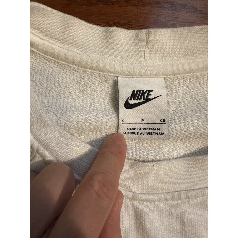 Men's Nike Shoe Dog Grand Prix 2023 White Crewneck Pullover Sweatshirt Small